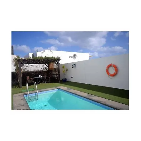 Petunia With Pool Table Villa Puerto del Carmen